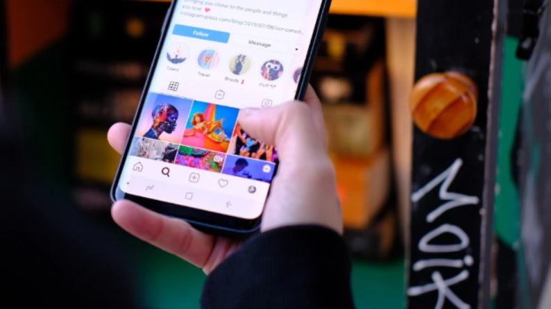 Sumber Gambar: https://kiriminaja.com Cara mengatasi HP lemot dan loading lama agar kembali lancar